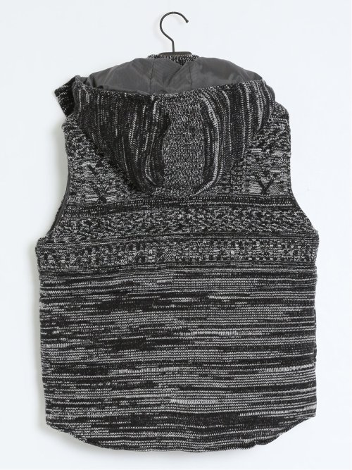 フード脱着 ケーブル編み中綿ベスト