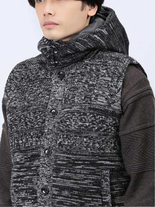 フード脱着 ケーブル編み中綿ベスト