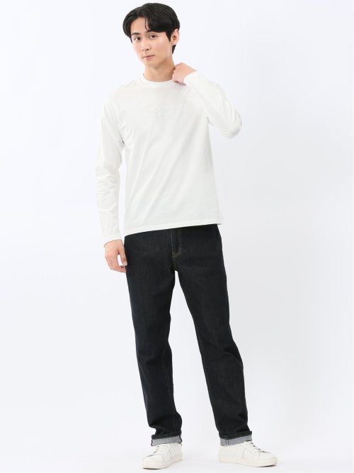 休日のカジュアルスタイルはリラックス感のあるロンT（カットソー）スタイル