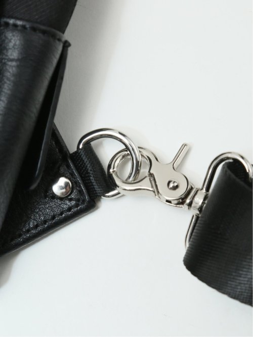 切替デザイン ボディバッグ