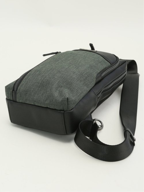 型押しコンビ ボディバッグ