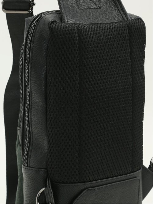 型押しコンビ ボディバッグ