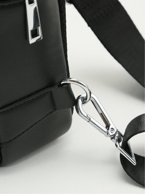 サフィアーノ型押し ボディバッグ