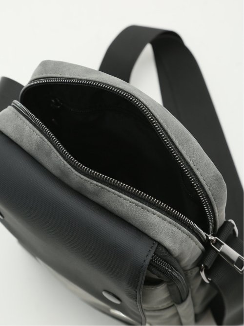 フラップ付き 縦型 ボディバッグ