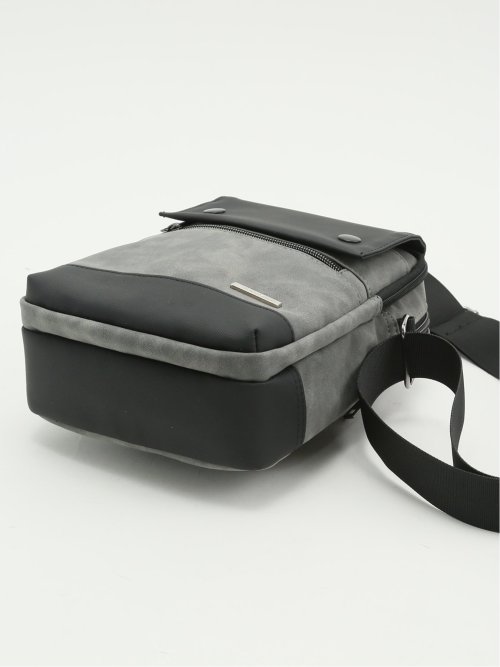 フラップ付き 縦型 ボディバッグ