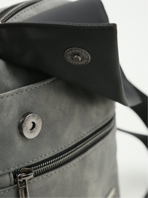 フラップ付き 縦型 ボディバッグ