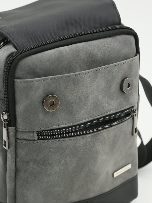 フラップ付き 縦型 ボディバッグ