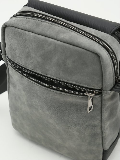 フラップ付き 縦型 ボディバッグ