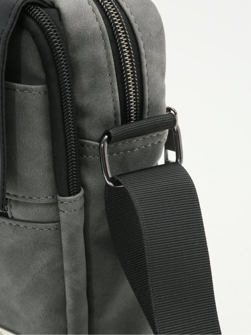 フラップ付き 縦型 ボディバッグ