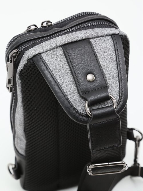 斜めZIP ボディバッグ