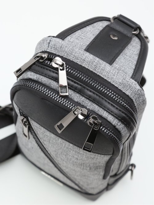 斜めZIP ボディバッグ