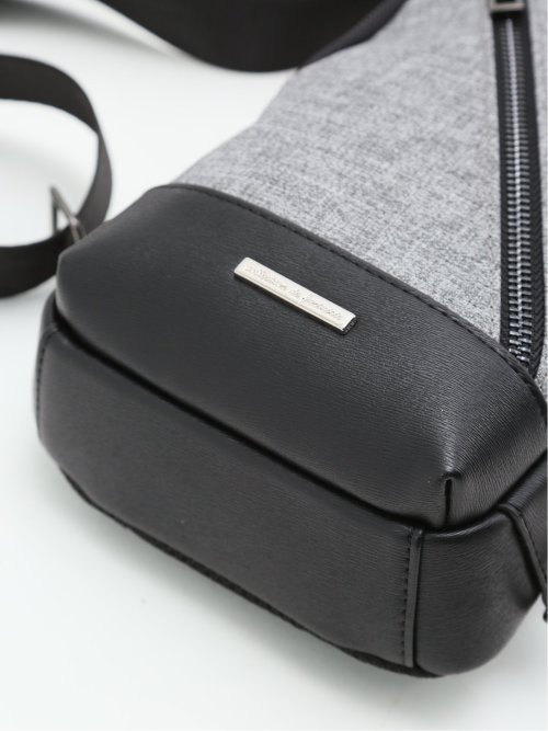 斜めZIP ボディバッグ