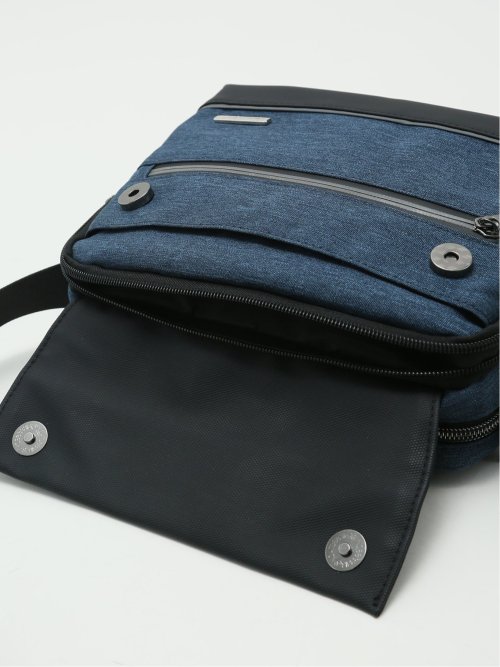 フラップ付き 横型 ボディバッグ