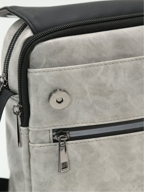 フラップ付き 縦型 ボディバッグ