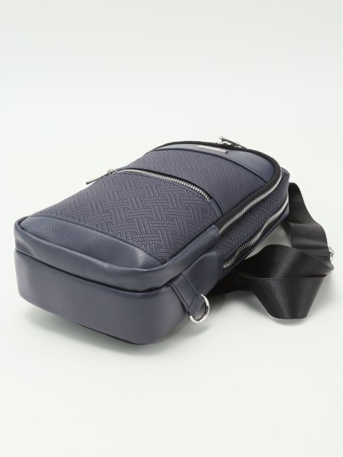 編地型押し ボディバッグ