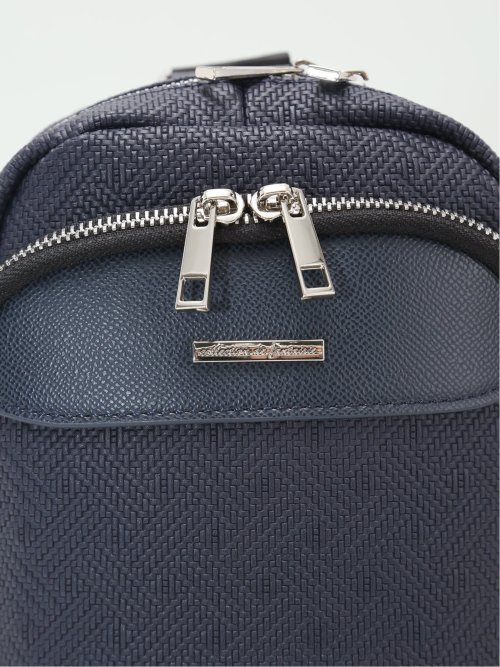 編地型押し ボディバッグ