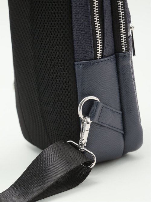 編地型押し ボディバッグ