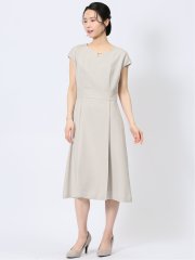 ストレッチウォッシャブル シャーク タックワンピース ベージュ(セットアップ可能)