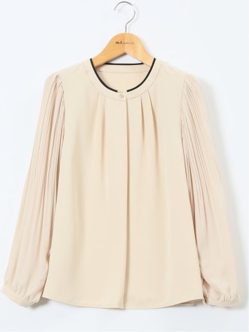 袖プリーツ プルオーバーブラウス