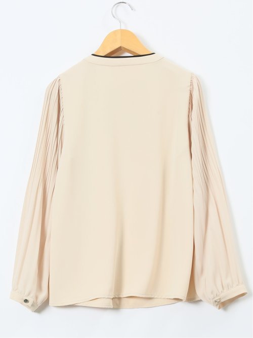 袖プリーツ プルオーバーブラウス