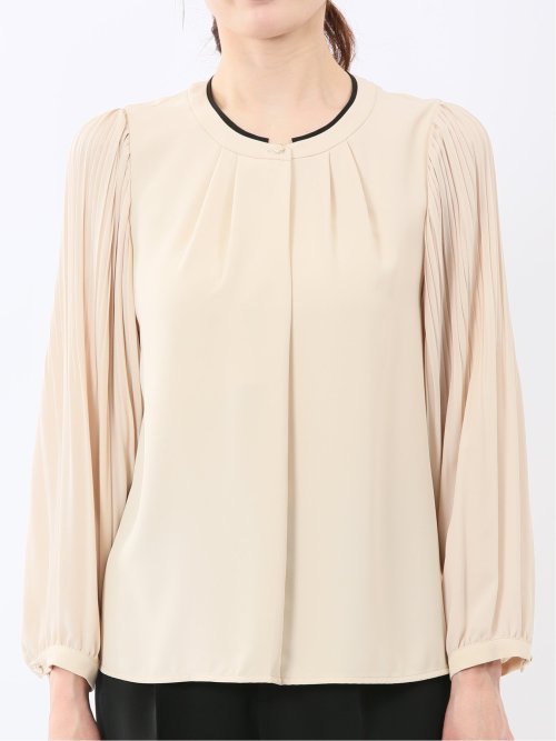 袖プリーツ プルオーバーブラウス