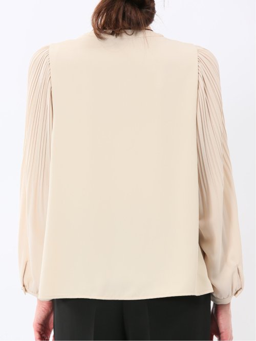 袖プリーツ プルオーバーブラウス