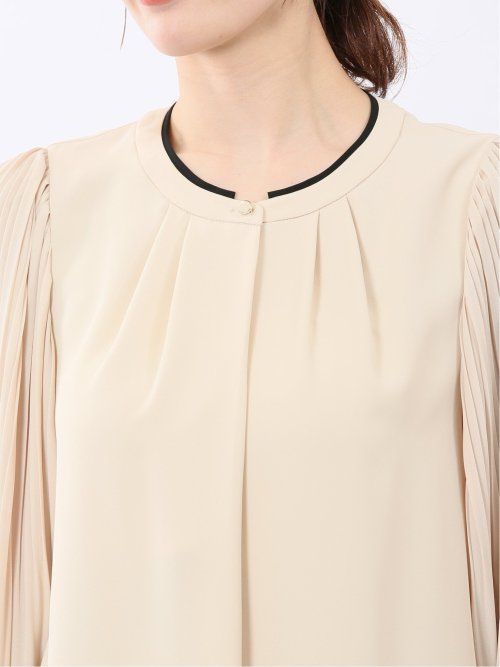 袖プリーツ プルオーバーブラウス