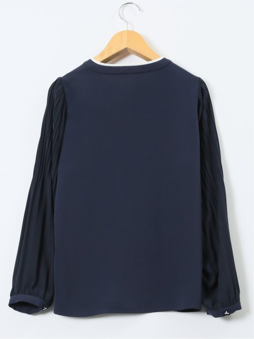 袖プリーツ プルオーバーブラウス