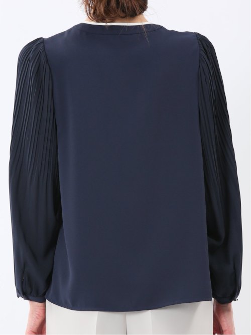 袖プリーツ プルオーバーブラウス