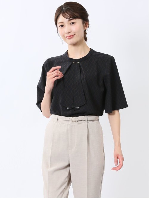 金具付きボウタイ風 半袖プルオーバーブラウス