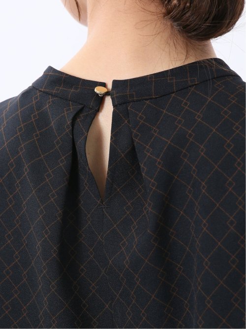 金具付きボウタイ風 半袖プルオーバーブラウス