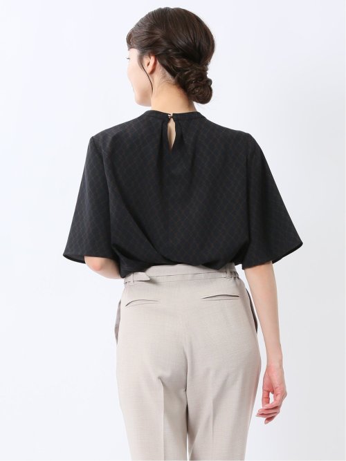 金具付きボウタイ風 半袖プルオーバーブラウス