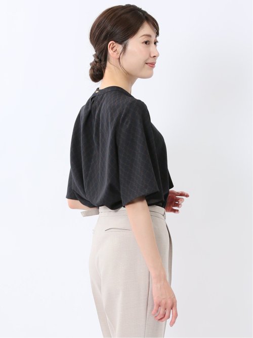 金具付きボウタイ風 半袖プルオーバーブラウス