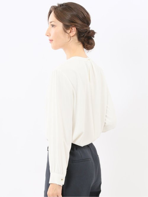 金具付きボウタイ風 長袖プルオーバーブラウス