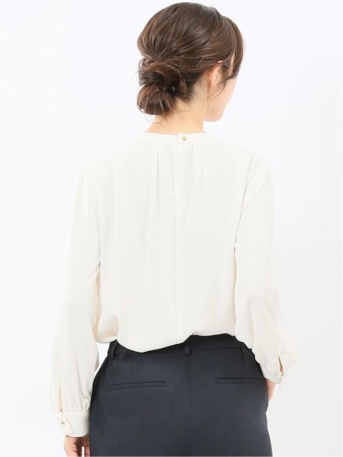 金具付きボウタイ風 長袖プルオーバーブラウス