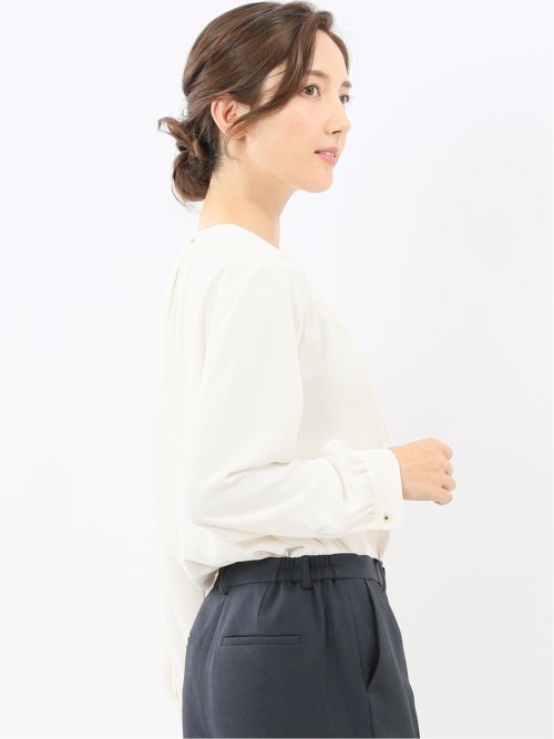 金具付きボウタイ風 長袖プルオーバーブラウス