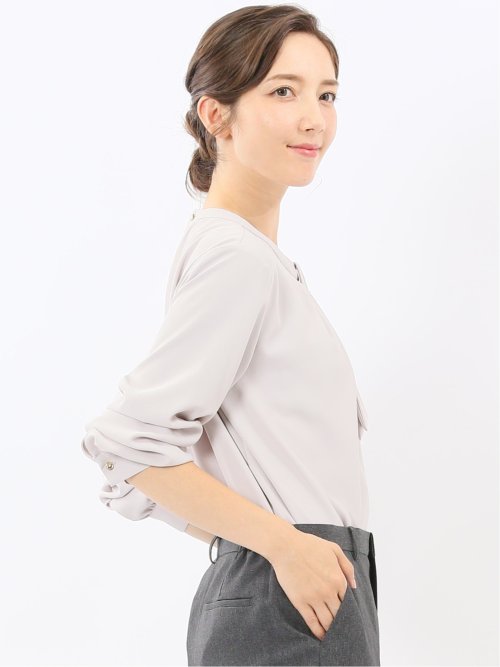 金具付きボウタイ風 長袖プルオーバーブラウス