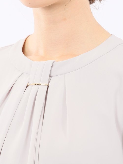 金具付きボウタイ風 長袖プルオーバーブラウス