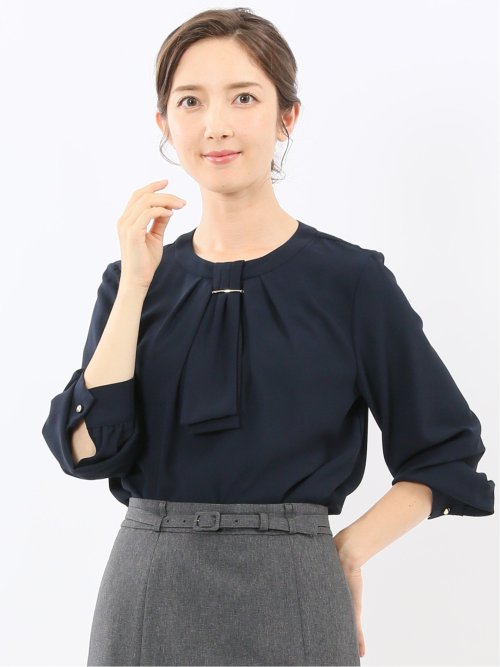 金具付きボウタイ風 長袖プルオーバーブラウス