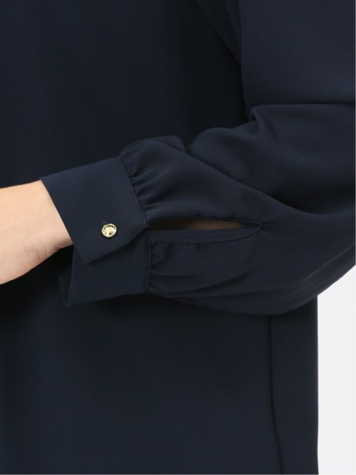 金具付きボウタイ風 長袖プルオーバーブラウス