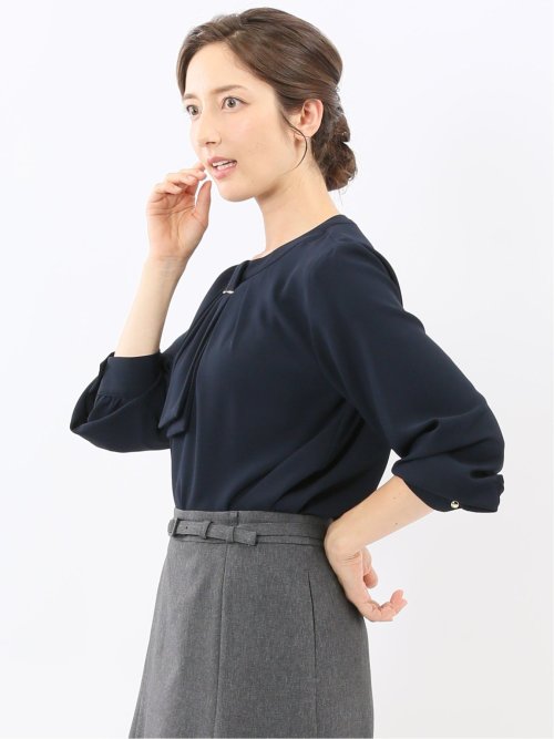 金具付きボウタイ風 長袖プルオーバーブラウス