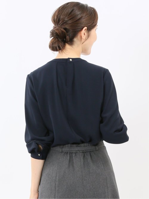 金具付きボウタイ風 長袖プルオーバーブラウス