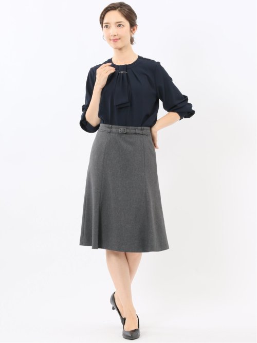 金具付きボウタイ風 長袖プルオーバーブラウス