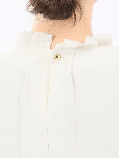 タック衿 長袖プルオーバーブラウス