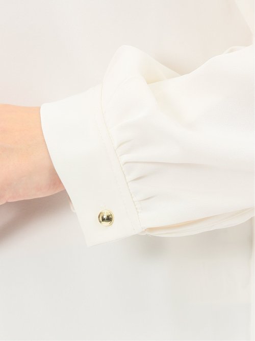 タック衿 長袖プルオーバーブラウス