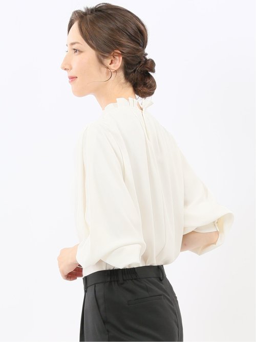 タック衿 長袖プルオーバーブラウス