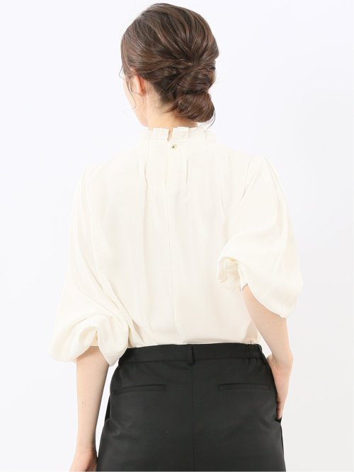タック衿 長袖プルオーバーブラウス