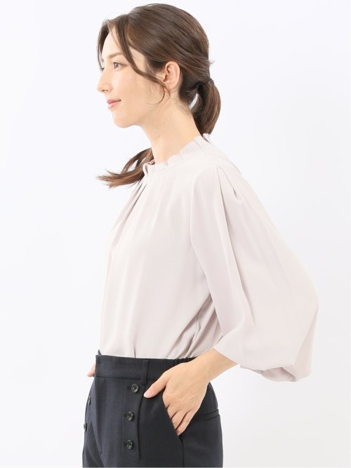 タック衿 長袖プルオーバーブラウス