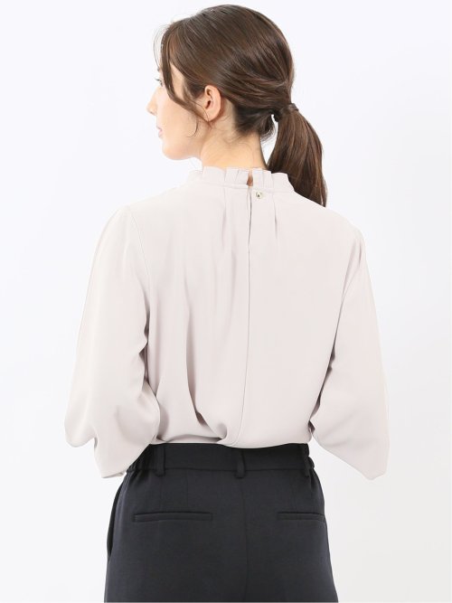タック衿 長袖プルオーバーブラウス