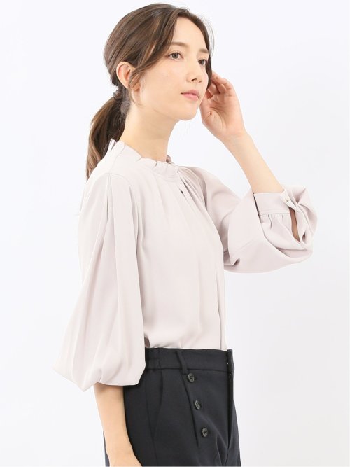 タック衿 長袖プルオーバーブラウス